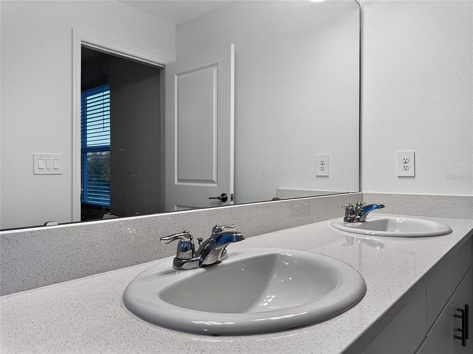 Activo con contrato: $249,000 (3 camas, 2 baños, 1616 Pies cuadrados)