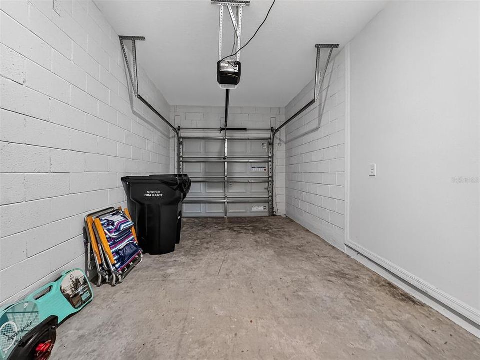 Activo con contrato: $249,000 (3 camas, 2 baños, 1616 Pies cuadrados)