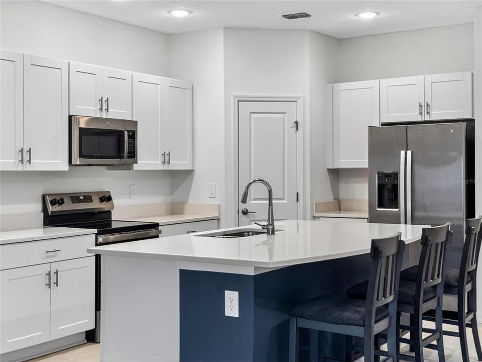 Activo con contrato: $249,000 (3 camas, 2 baños, 1616 Pies cuadrados)