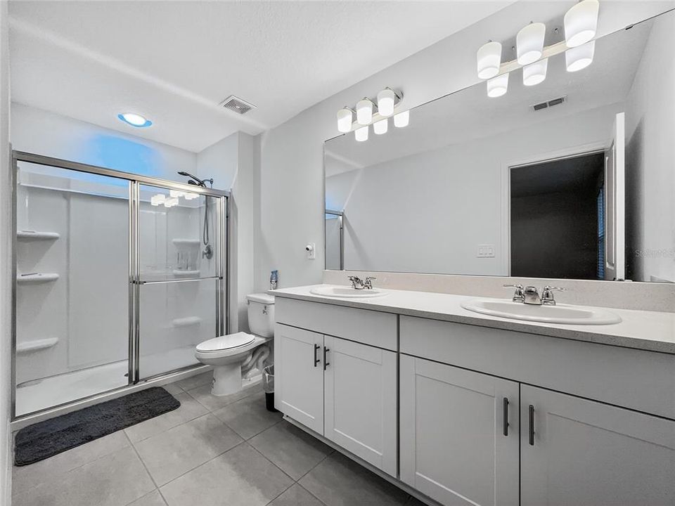 Activo con contrato: $249,000 (3 camas, 2 baños, 1616 Pies cuadrados)