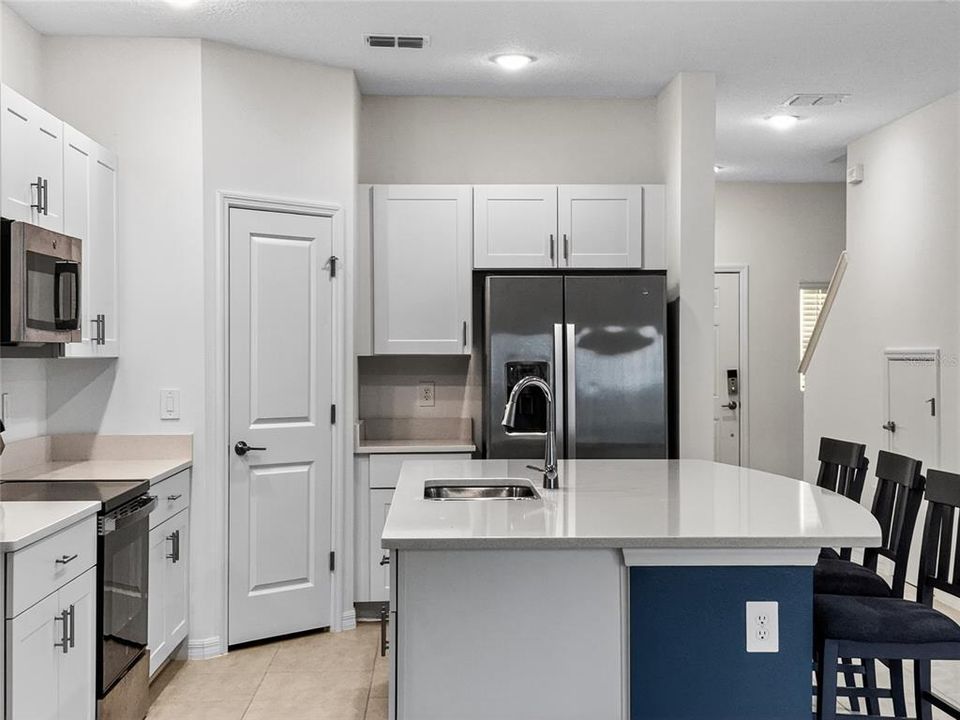 Activo con contrato: $249,000 (3 camas, 2 baños, 1616 Pies cuadrados)