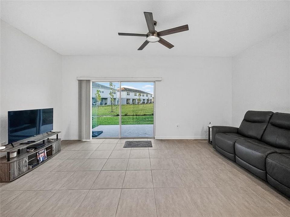 Activo con contrato: $249,000 (3 camas, 2 baños, 1616 Pies cuadrados)