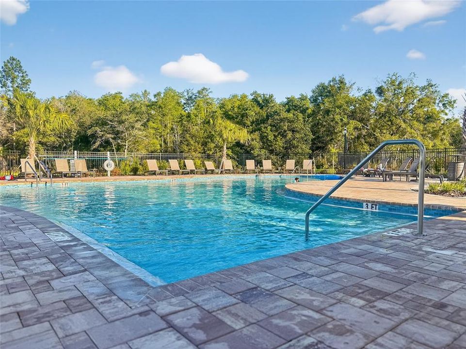 Activo con contrato: $249,000 (3 camas, 2 baños, 1616 Pies cuadrados)