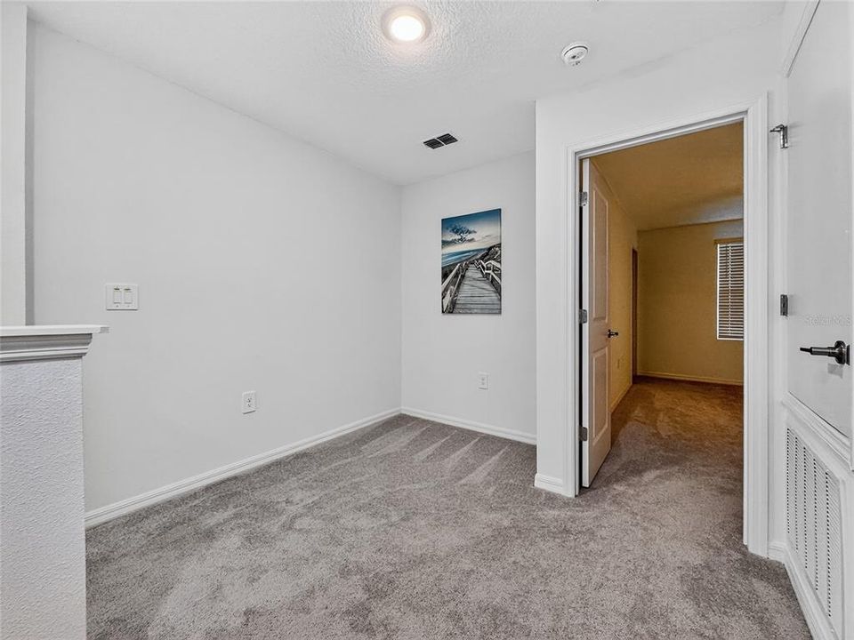 Activo con contrato: $249,000 (3 camas, 2 baños, 1616 Pies cuadrados)