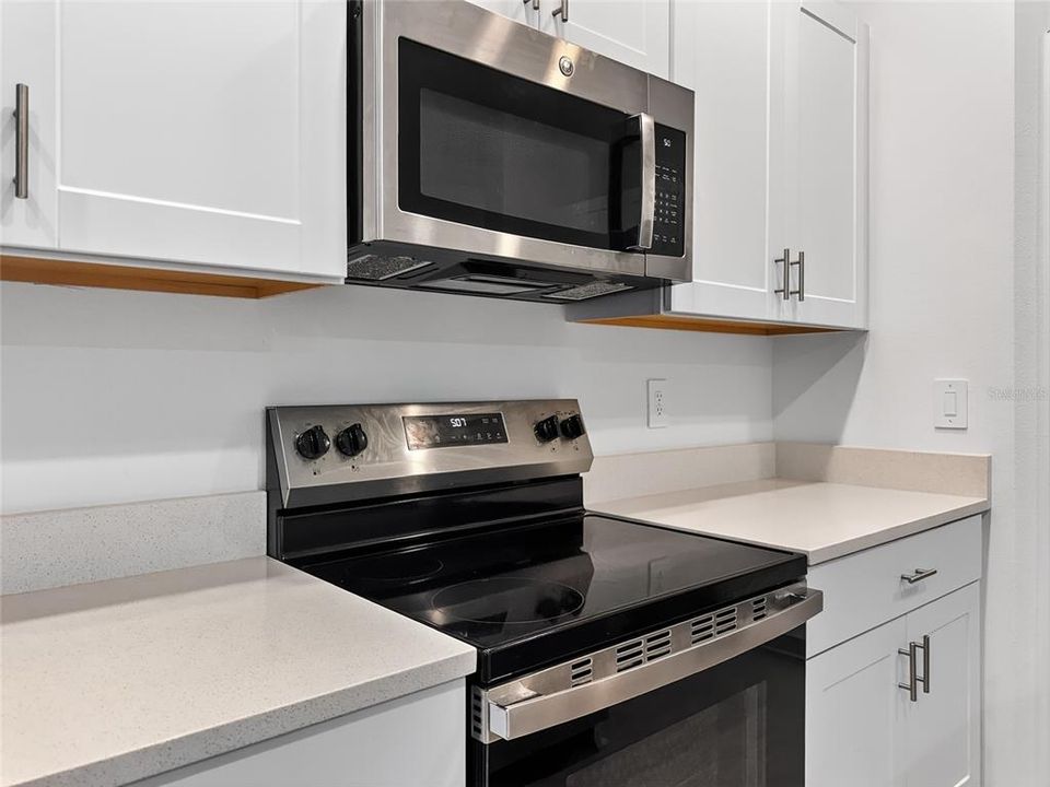 Activo con contrato: $249,000 (3 camas, 2 baños, 1616 Pies cuadrados)