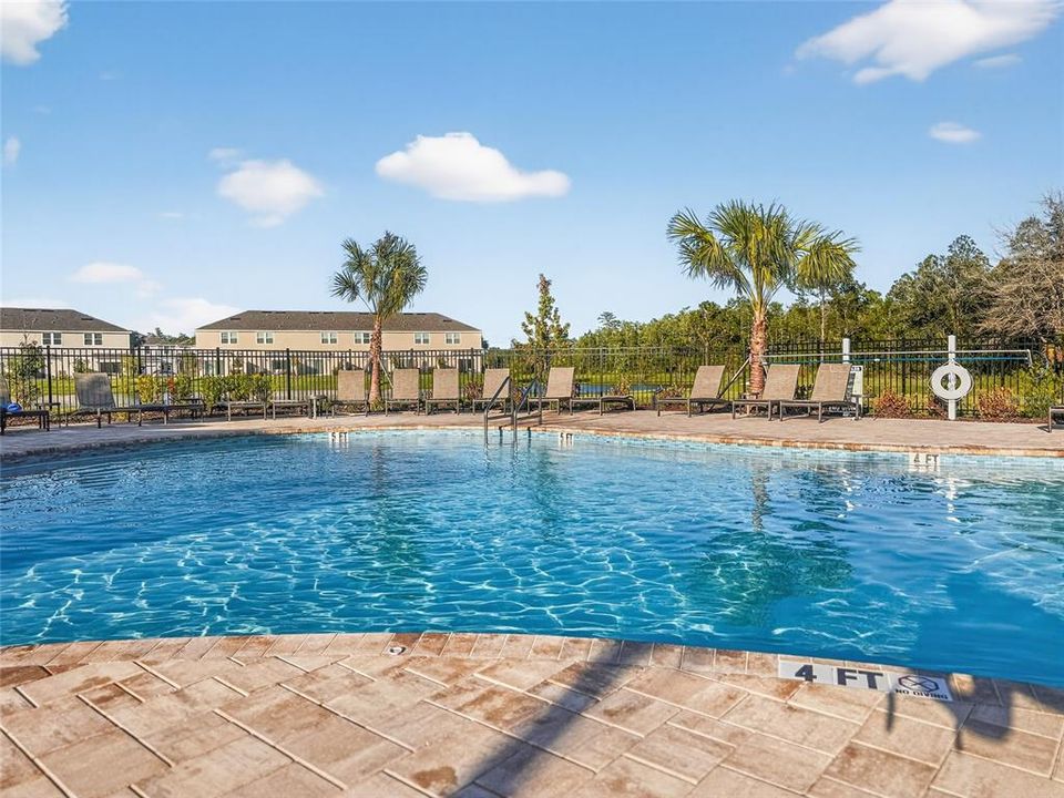 Activo con contrato: $249,000 (3 camas, 2 baños, 1616 Pies cuadrados)