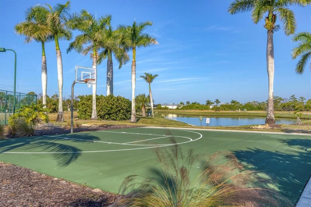 For Sale: $294,500 (2 beds, 2 baths, 1009 Square Feet)