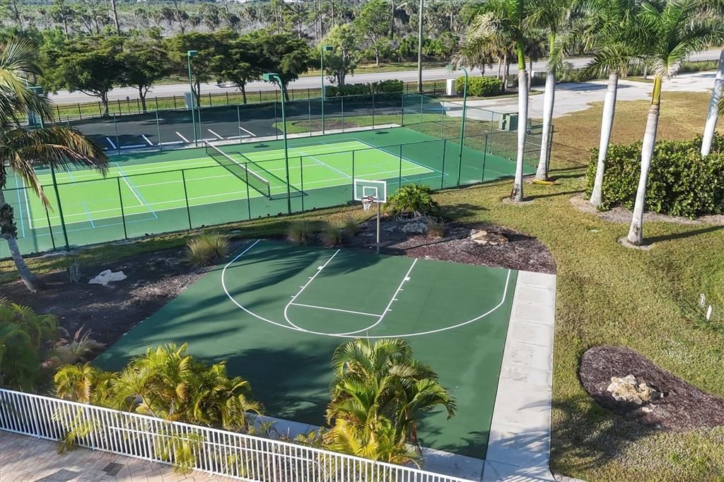 For Sale: $294,500 (2 beds, 2 baths, 1009 Square Feet)