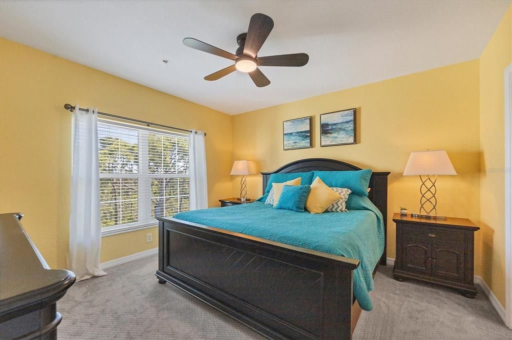 For Sale: $294,500 (2 beds, 2 baths, 1009 Square Feet)