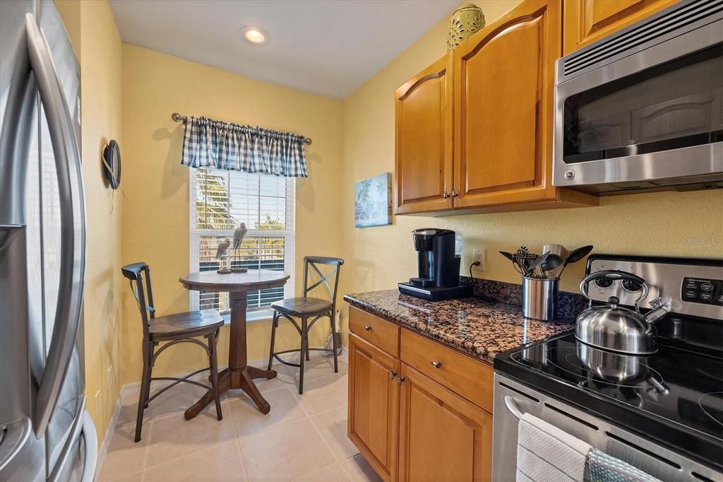 For Sale: $294,500 (2 beds, 2 baths, 1009 Square Feet)