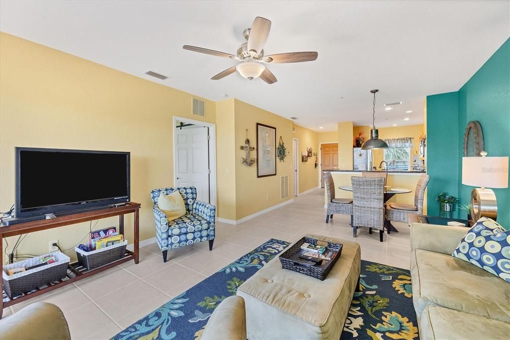 For Sale: $294,500 (2 beds, 2 baths, 1009 Square Feet)