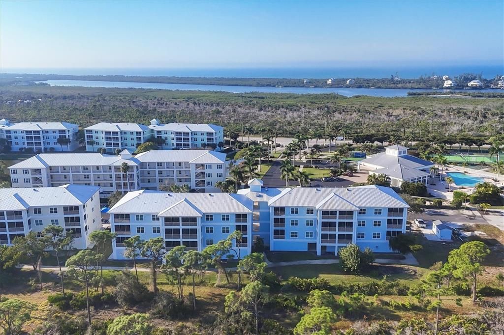 For Sale: $294,500 (2 beds, 2 baths, 1009 Square Feet)