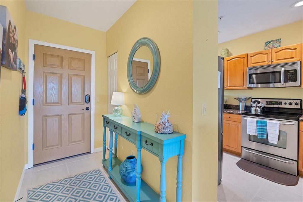 For Sale: $294,500 (2 beds, 2 baths, 1009 Square Feet)