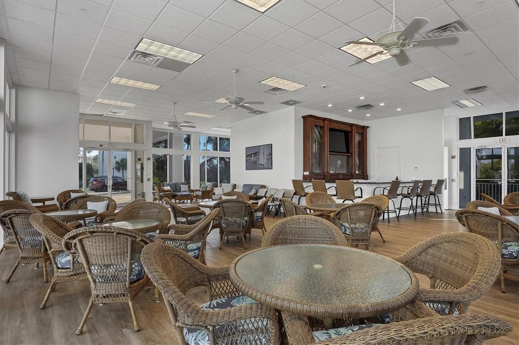 For Sale: $294,500 (2 beds, 2 baths, 1009 Square Feet)