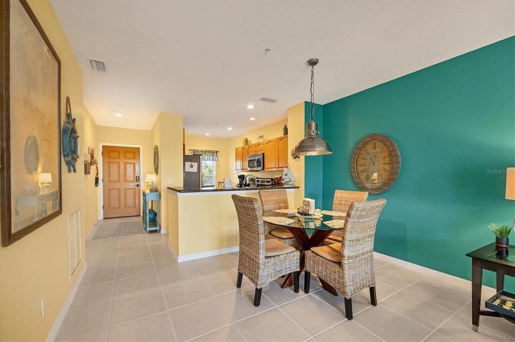 For Sale: $294,500 (2 beds, 2 baths, 1009 Square Feet)