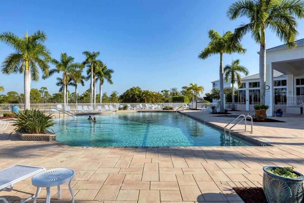 For Sale: $294,500 (2 beds, 2 baths, 1009 Square Feet)