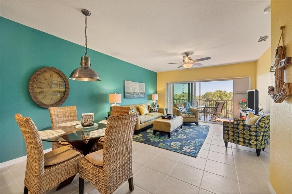 For Sale: $294,500 (2 beds, 2 baths, 1009 Square Feet)