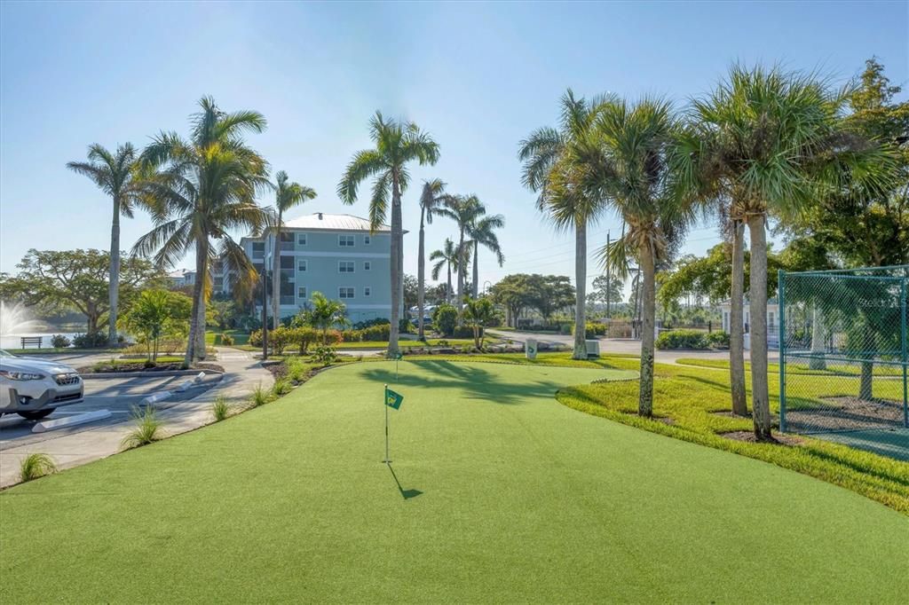 For Sale: $294,500 (2 beds, 2 baths, 1009 Square Feet)