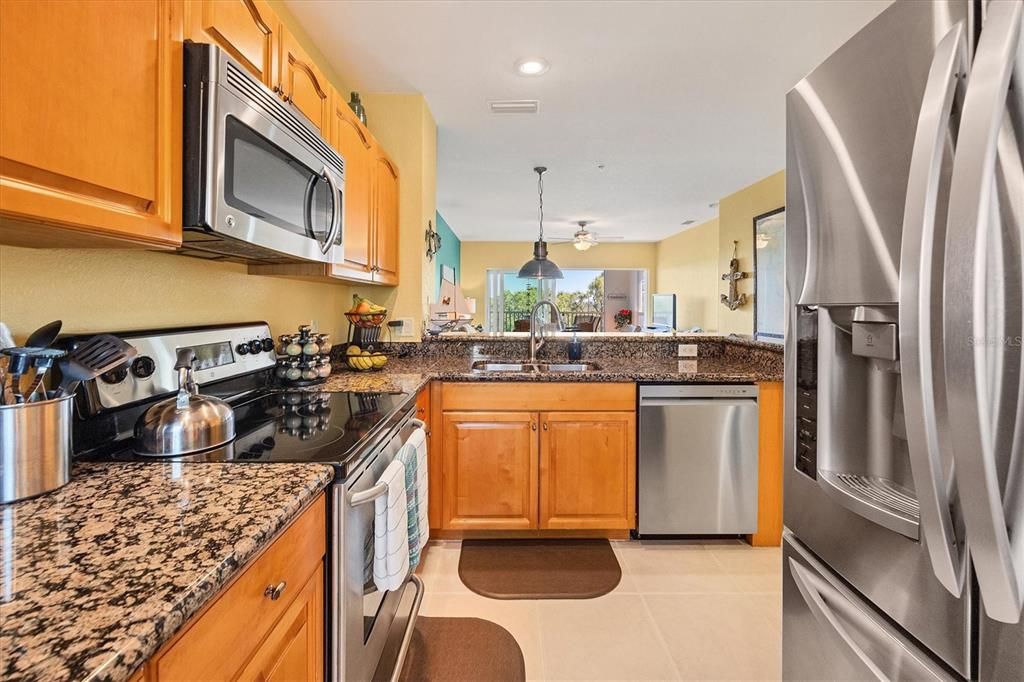 For Sale: $294,500 (2 beds, 2 baths, 1009 Square Feet)