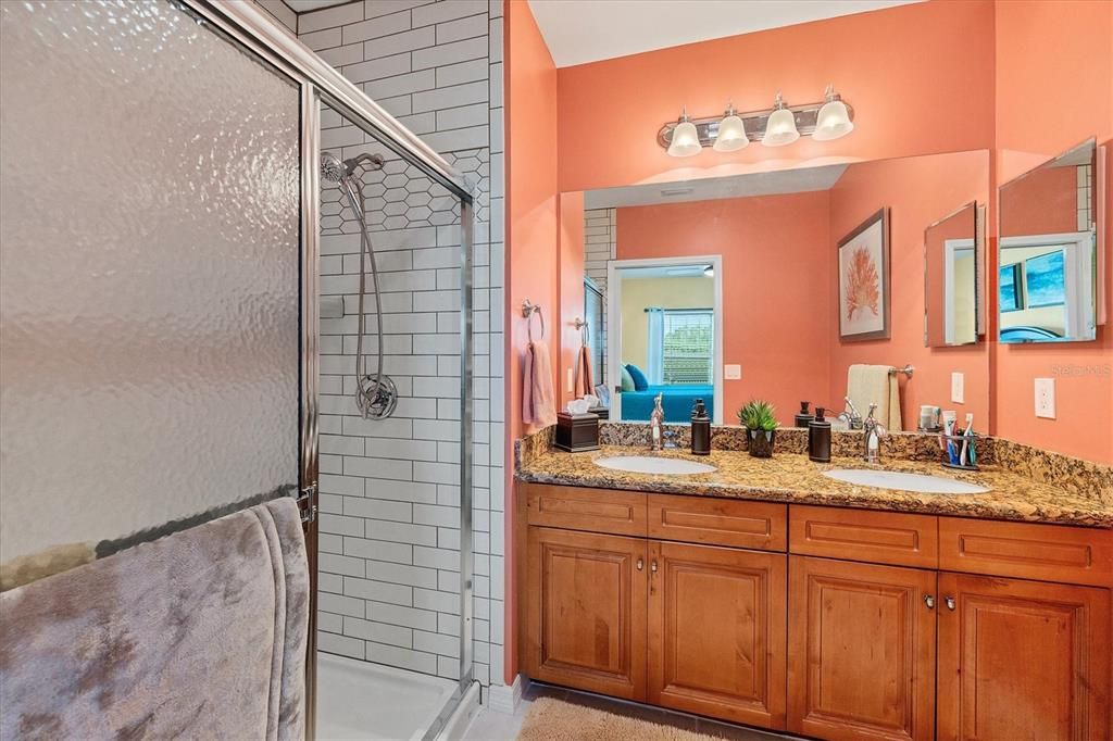 For Sale: $294,500 (2 beds, 2 baths, 1009 Square Feet)