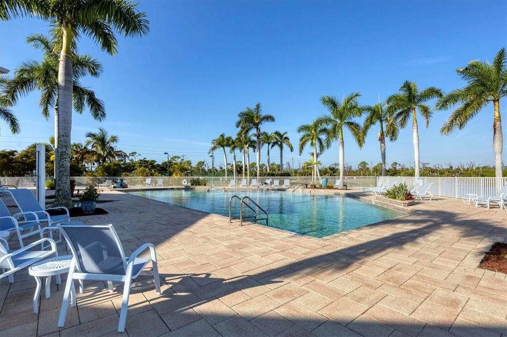 For Sale: $294,500 (2 beds, 2 baths, 1009 Square Feet)