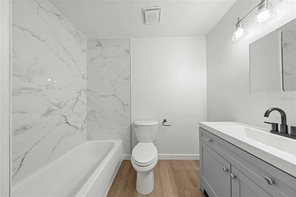 待售: $575,000 (6 贝兹, 0 浴室, 3066 平方英尺)