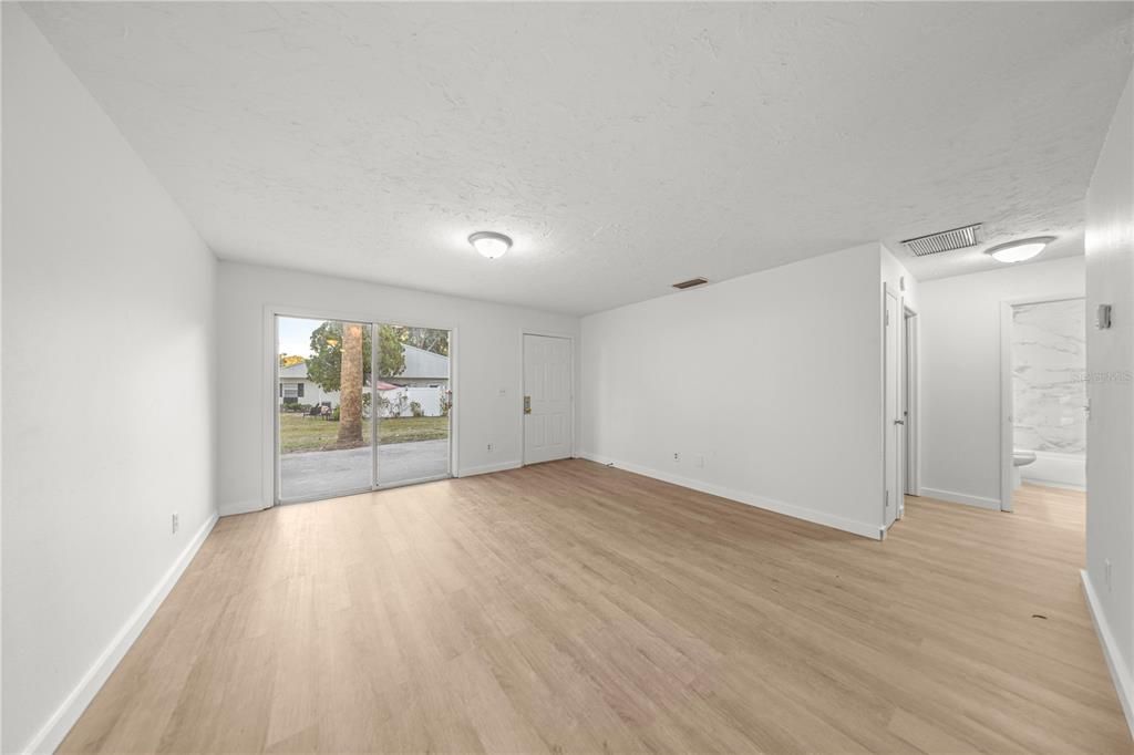 待售: $575,000 (6 贝兹, 0 浴室, 3066 平方英尺)