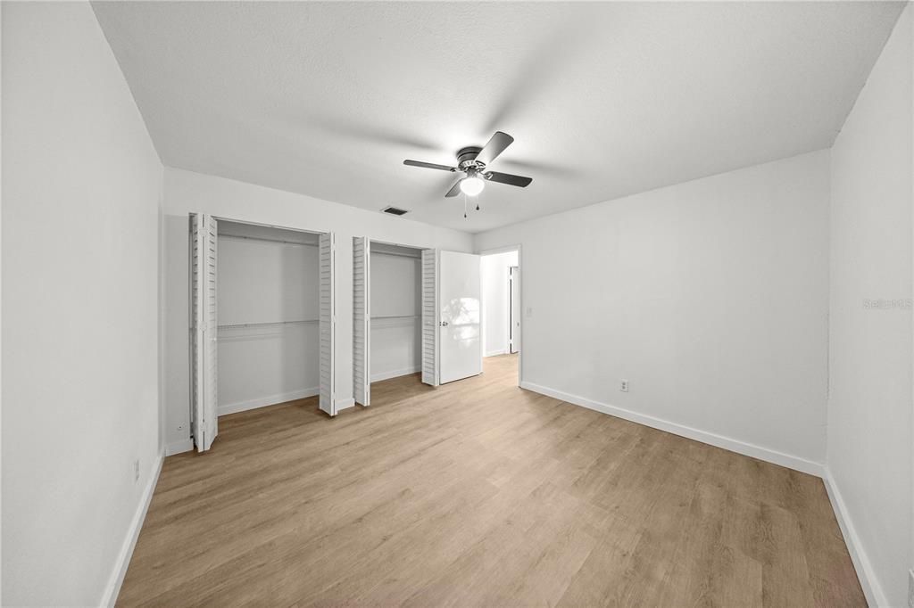 待售: $575,000 (6 贝兹, 0 浴室, 3066 平方英尺)