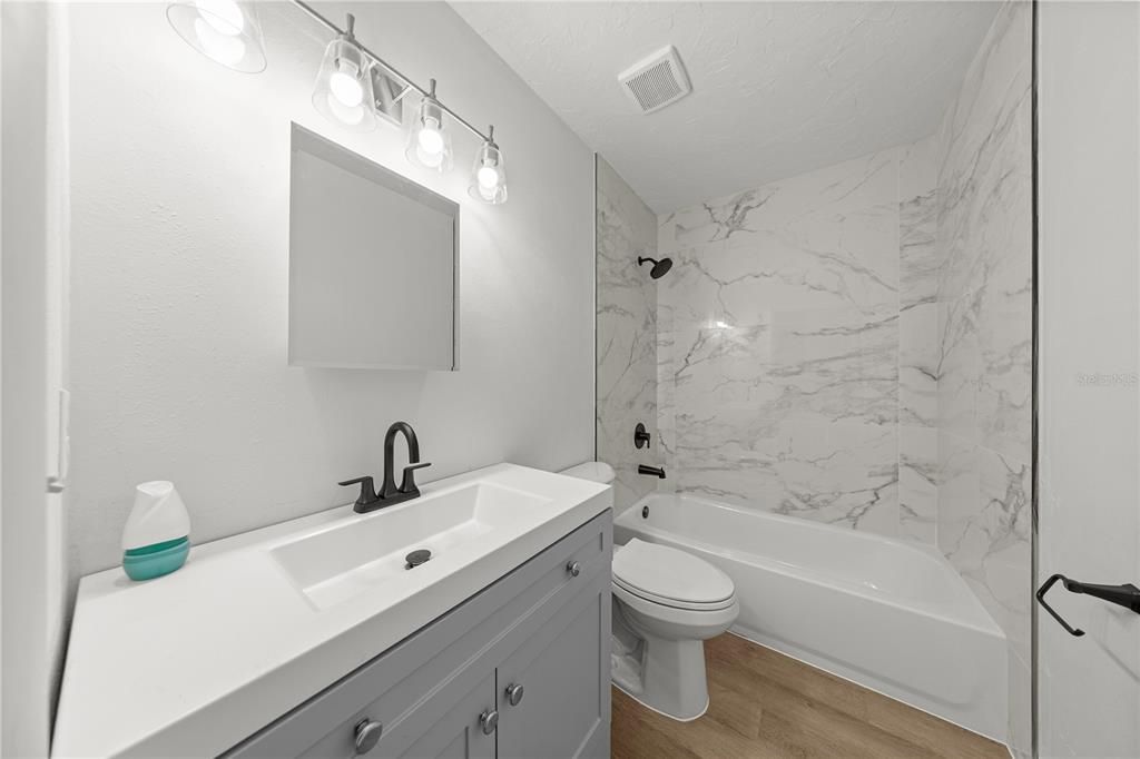 待售: $575,000 (6 贝兹, 0 浴室, 3066 平方英尺)