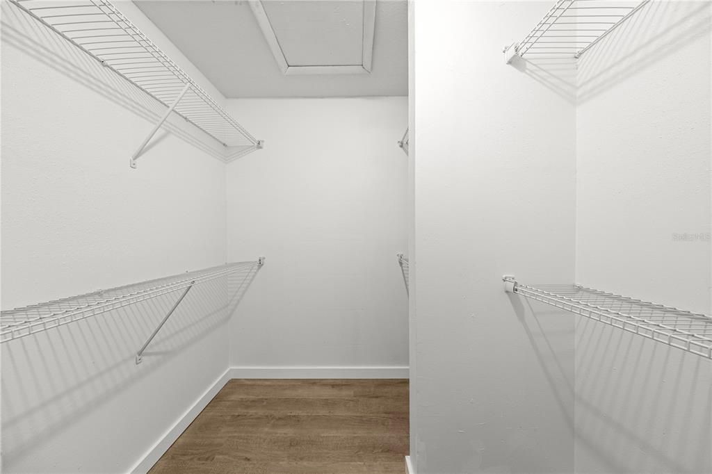 待售: $575,000 (6 贝兹, 0 浴室, 3066 平方英尺)