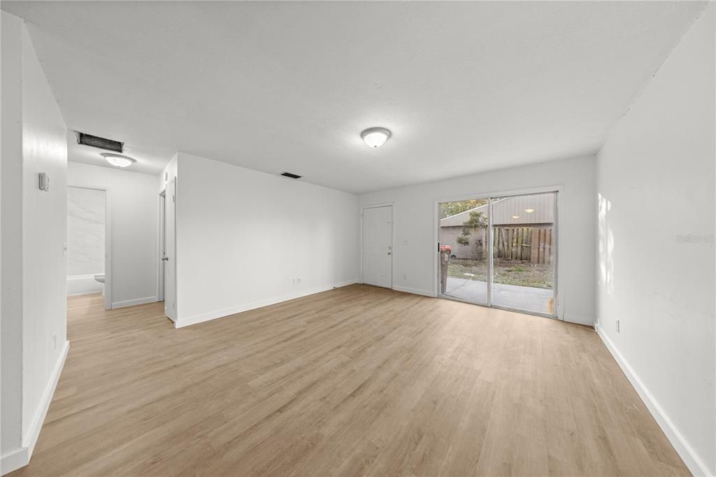 待售: $575,000 (6 贝兹, 0 浴室, 3066 平方英尺)