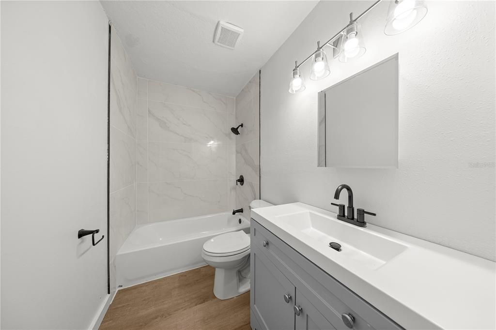 待售: $575,000 (6 贝兹, 0 浴室, 3066 平方英尺)