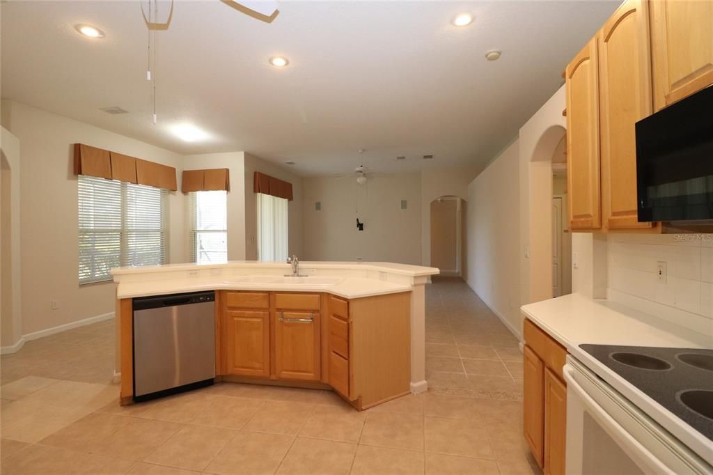 For Rent: $2,500 (4 beds, 3 baths, 2530 Square Feet)