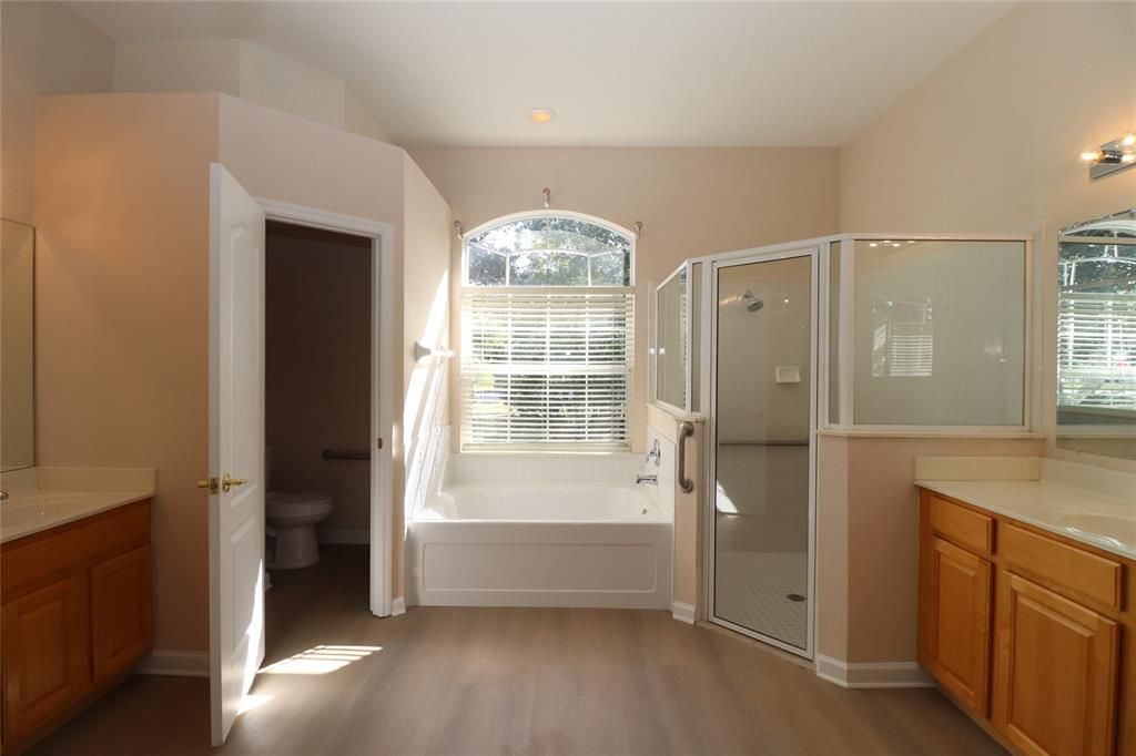 For Rent: $2,500 (4 beds, 3 baths, 2530 Square Feet)