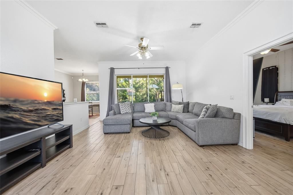 En Venta: $350,000 (3 camas, 2 baños, 1563 Pies cuadrados)