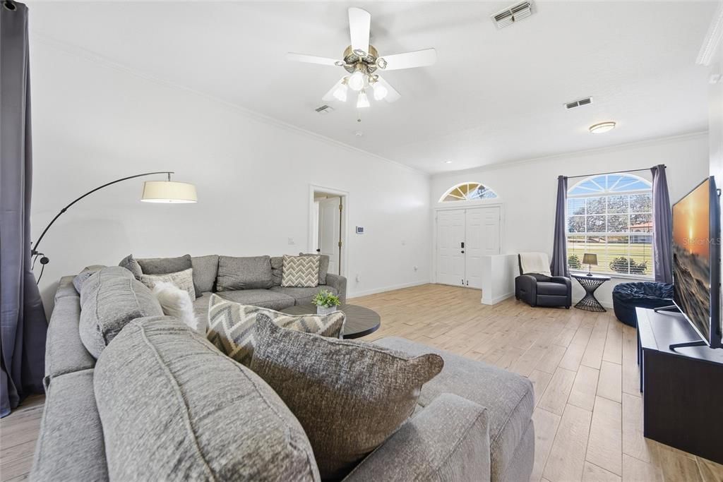 En Venta: $350,000 (3 camas, 2 baños, 1563 Pies cuadrados)