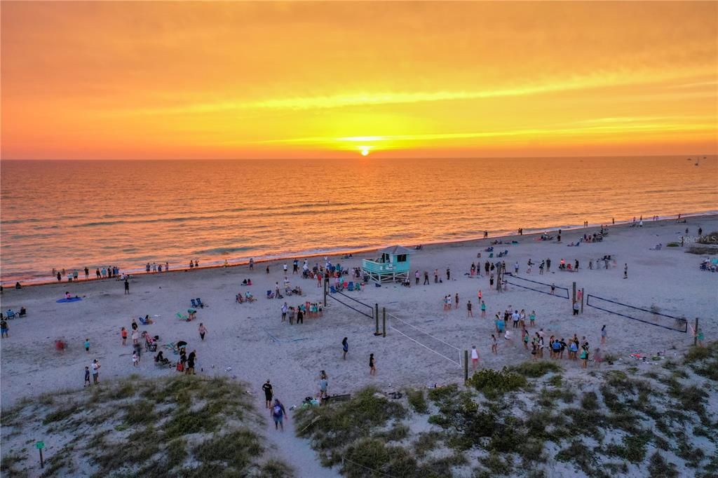 For Sale: $270,000 (1 beds, 1 baths, 652 Square Feet)