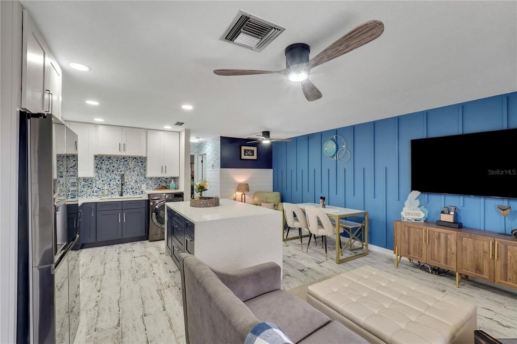 For Sale: $270,000 (1 beds, 1 baths, 652 Square Feet)