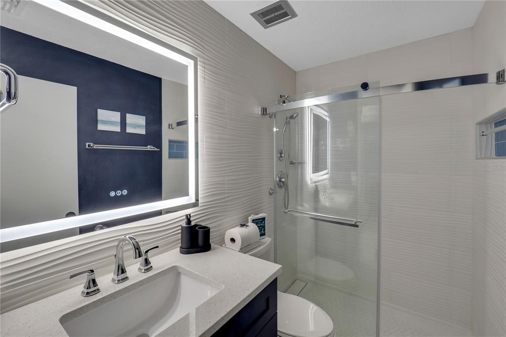 For Sale: $270,000 (1 beds, 1 baths, 652 Square Feet)