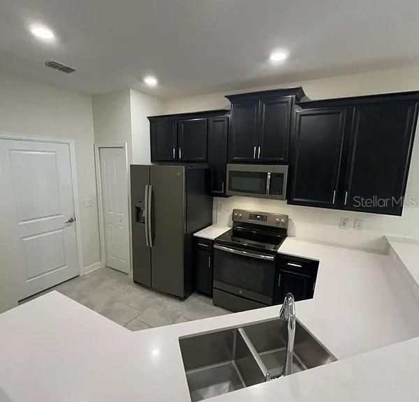 For Rent: $1,850 (2 beds, 2 baths, 1400 Square Feet)