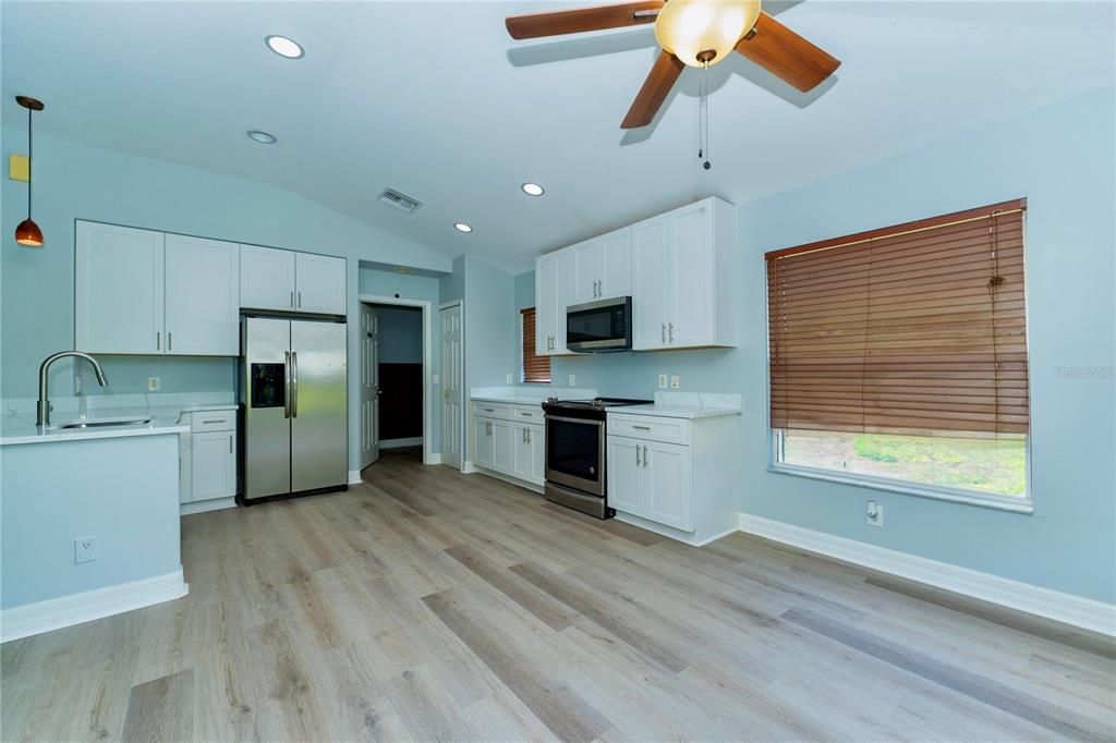 For Sale: $279,999 (3 beds, 2 baths, 1677 Square Feet)