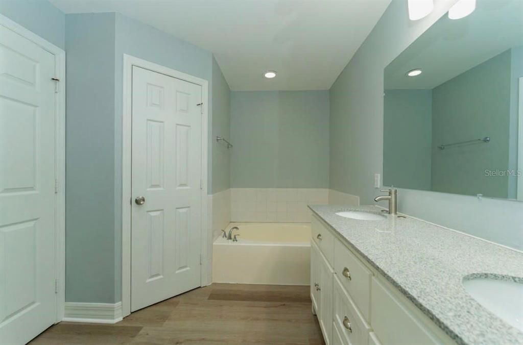 For Sale: $279,999 (3 beds, 2 baths, 1677 Square Feet)