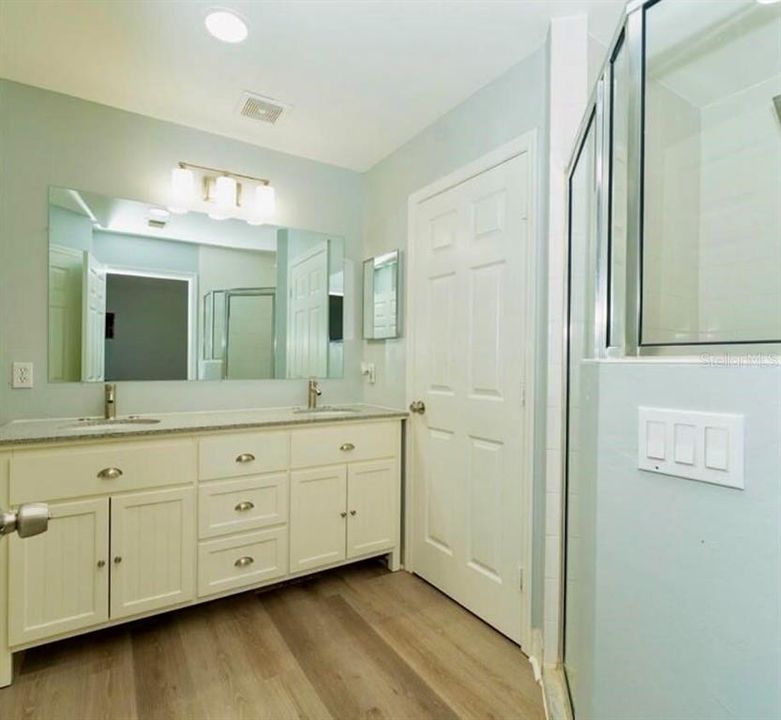 For Sale: $279,999 (3 beds, 2 baths, 1677 Square Feet)