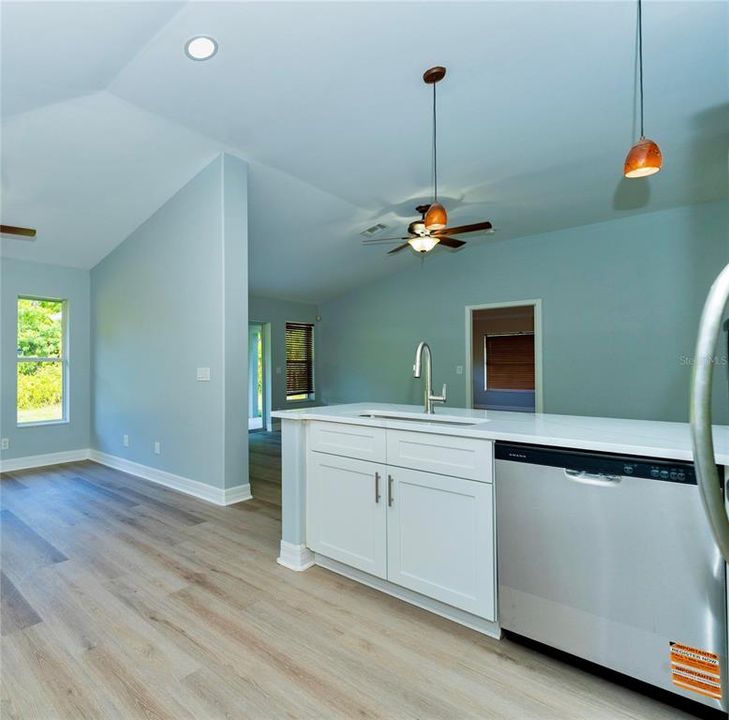 For Sale: $279,999 (3 beds, 2 baths, 1677 Square Feet)