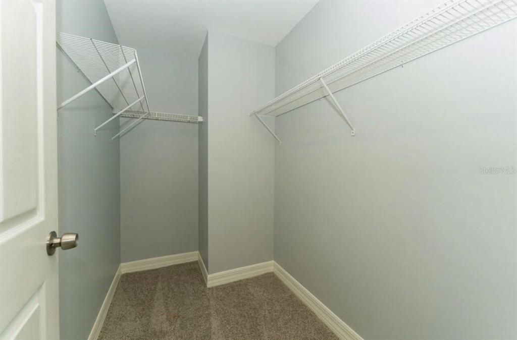 For Sale: $279,999 (3 beds, 2 baths, 1677 Square Feet)