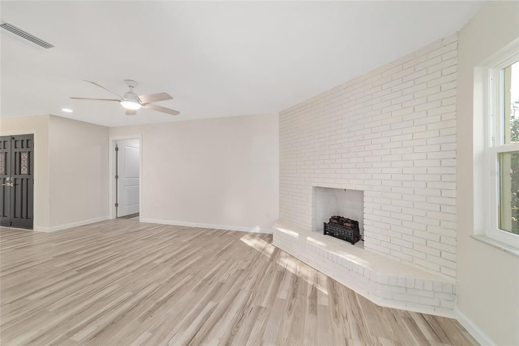 For Sale: $459,000 (4 beds, 3 baths, 2551 Square Feet)