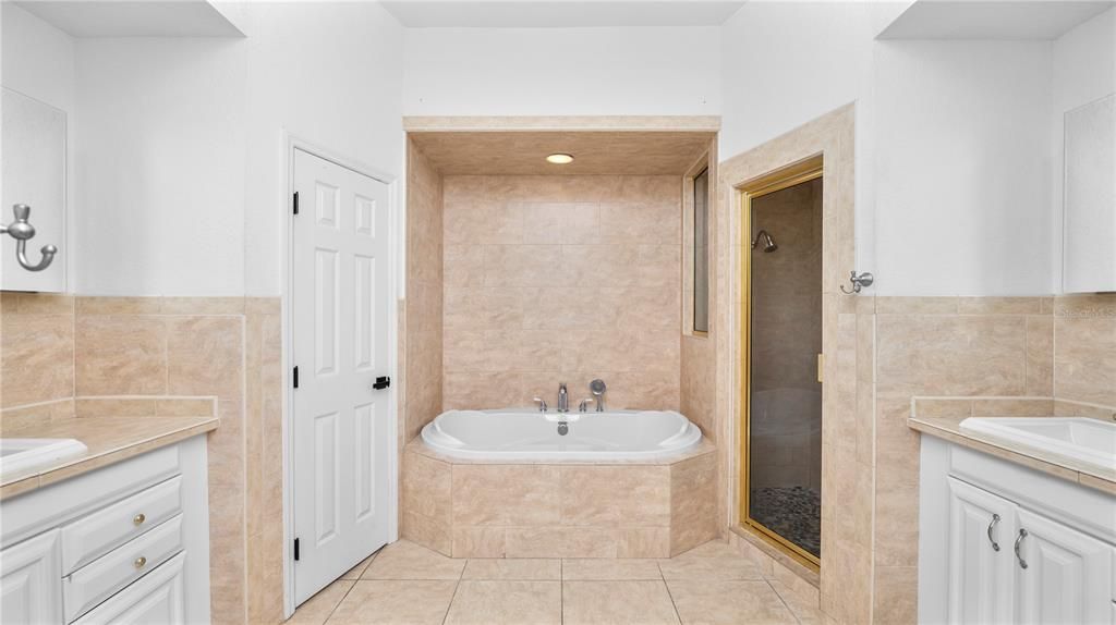 For Sale: $489,000 (4 beds, 3 baths, 2668 Square Feet)