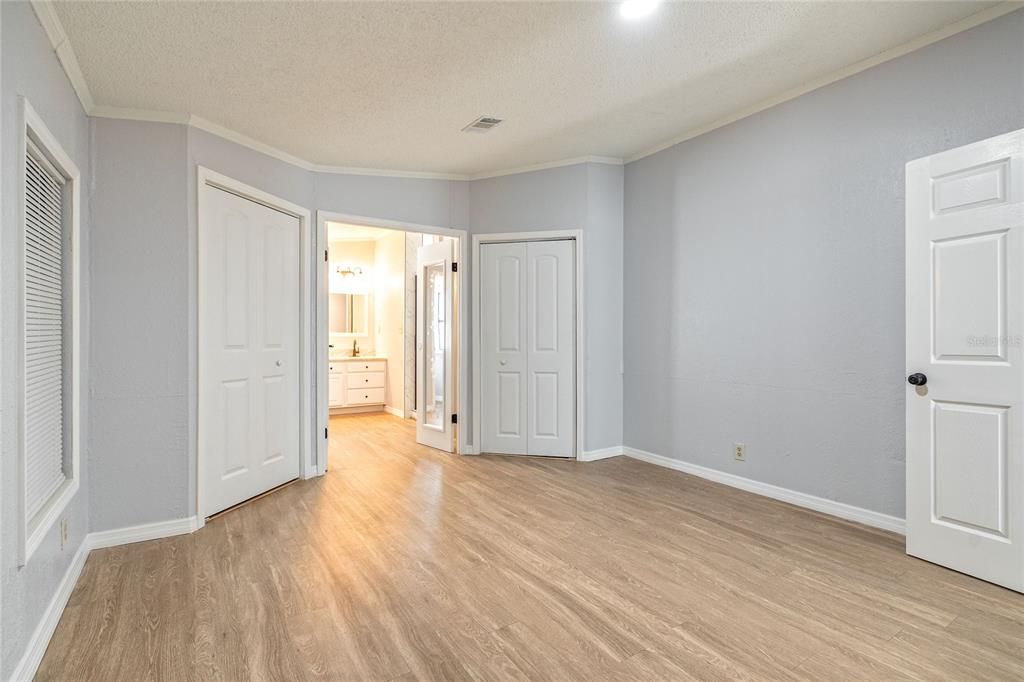 For Sale: $289,000 (5 beds, 2 baths, 1680 Square Feet)