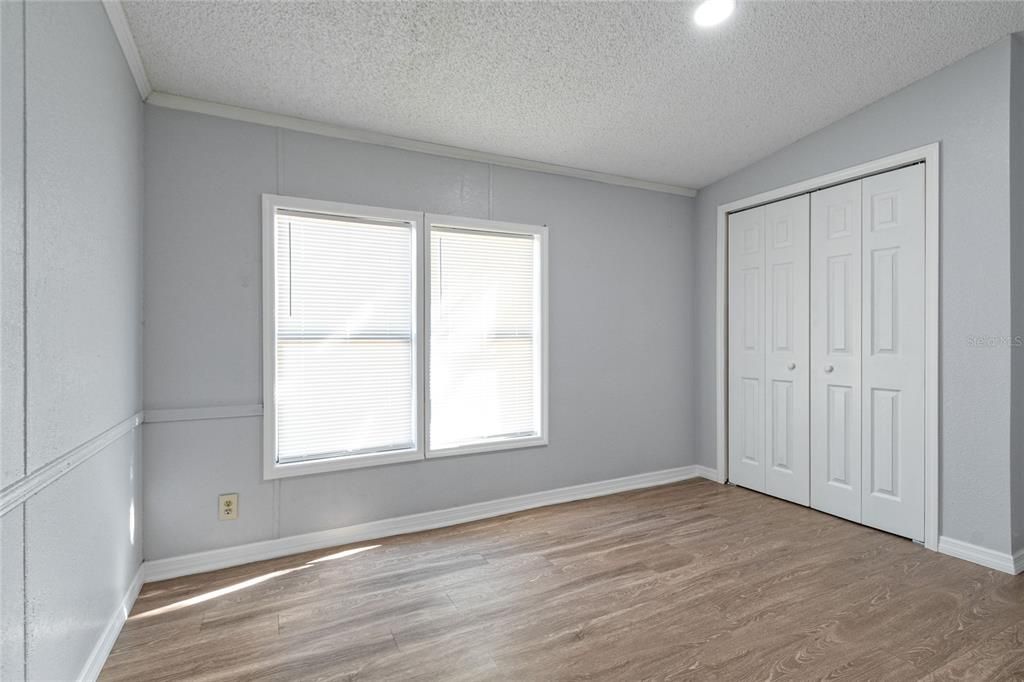 For Sale: $289,000 (5 beds, 2 baths, 1680 Square Feet)