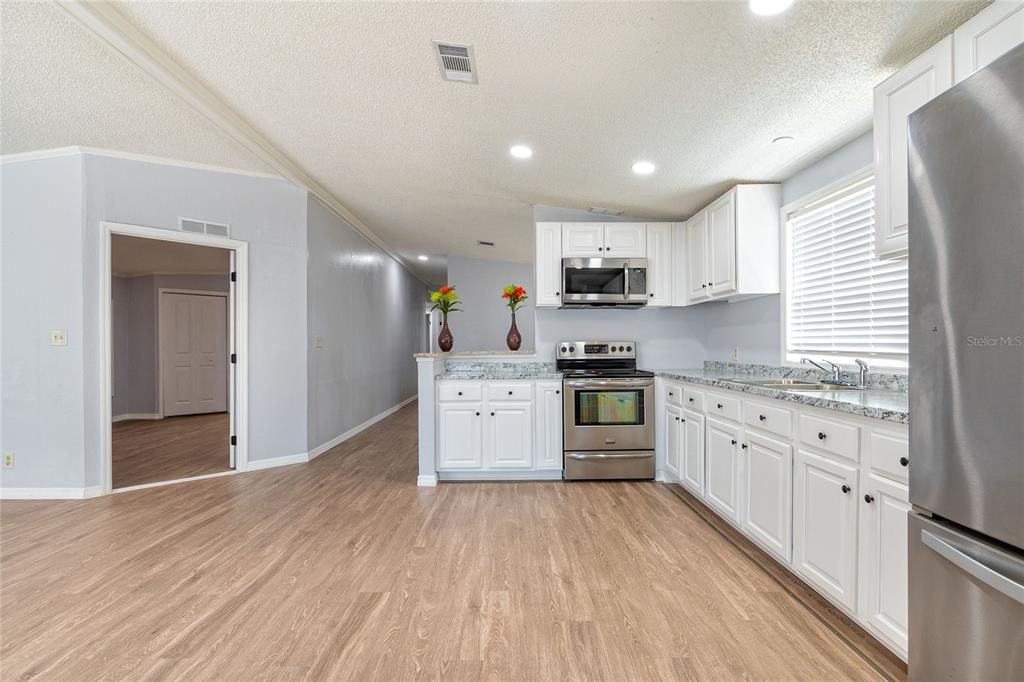 For Sale: $289,000 (5 beds, 2 baths, 1680 Square Feet)